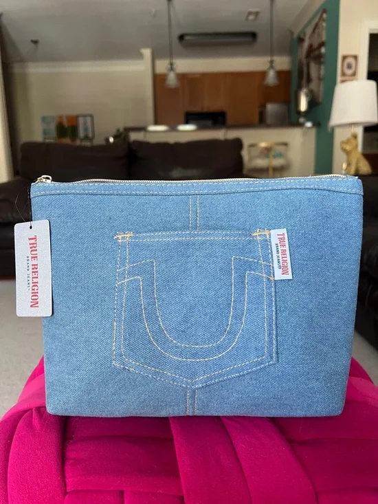 True Religion Cosmetic Case-NWT - Picture 2 of 10
